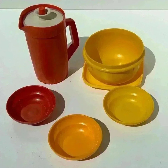 Set of 6  Tupperware Toy small scale play dishes - Picture 1 of 11